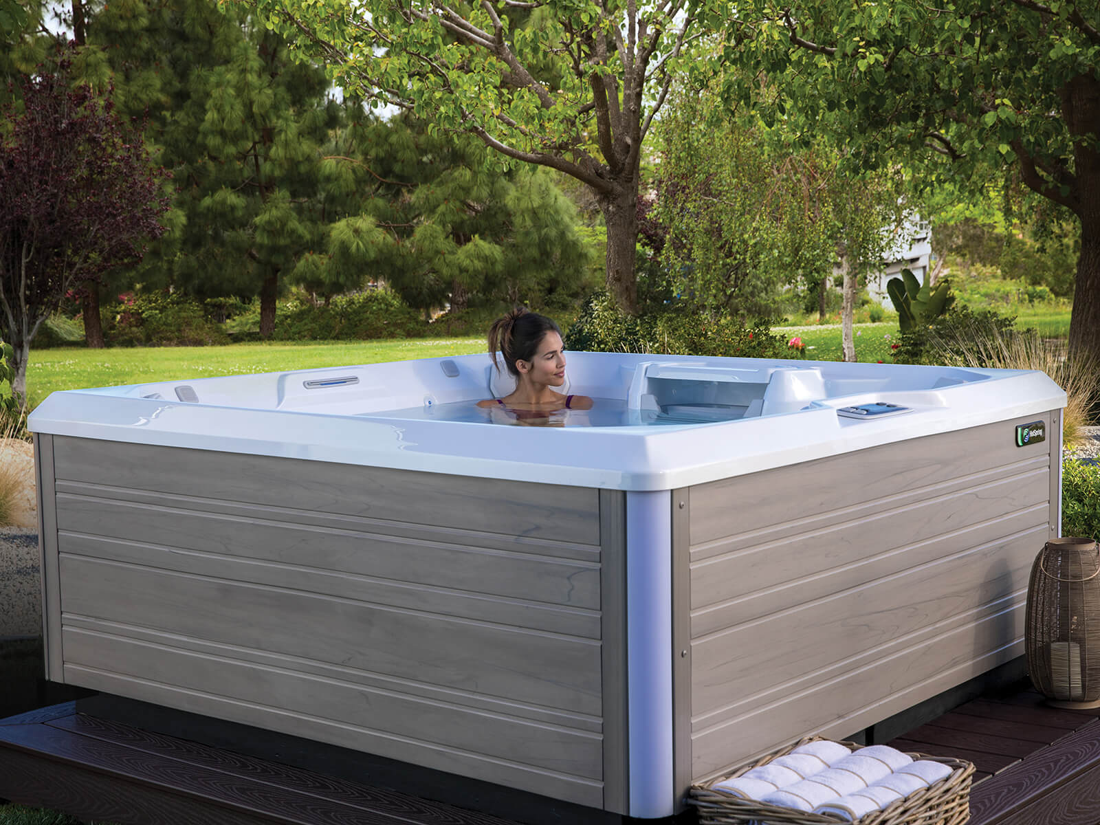 Hot Spring Limelight Beam A Spot Lifestyle Woman 2