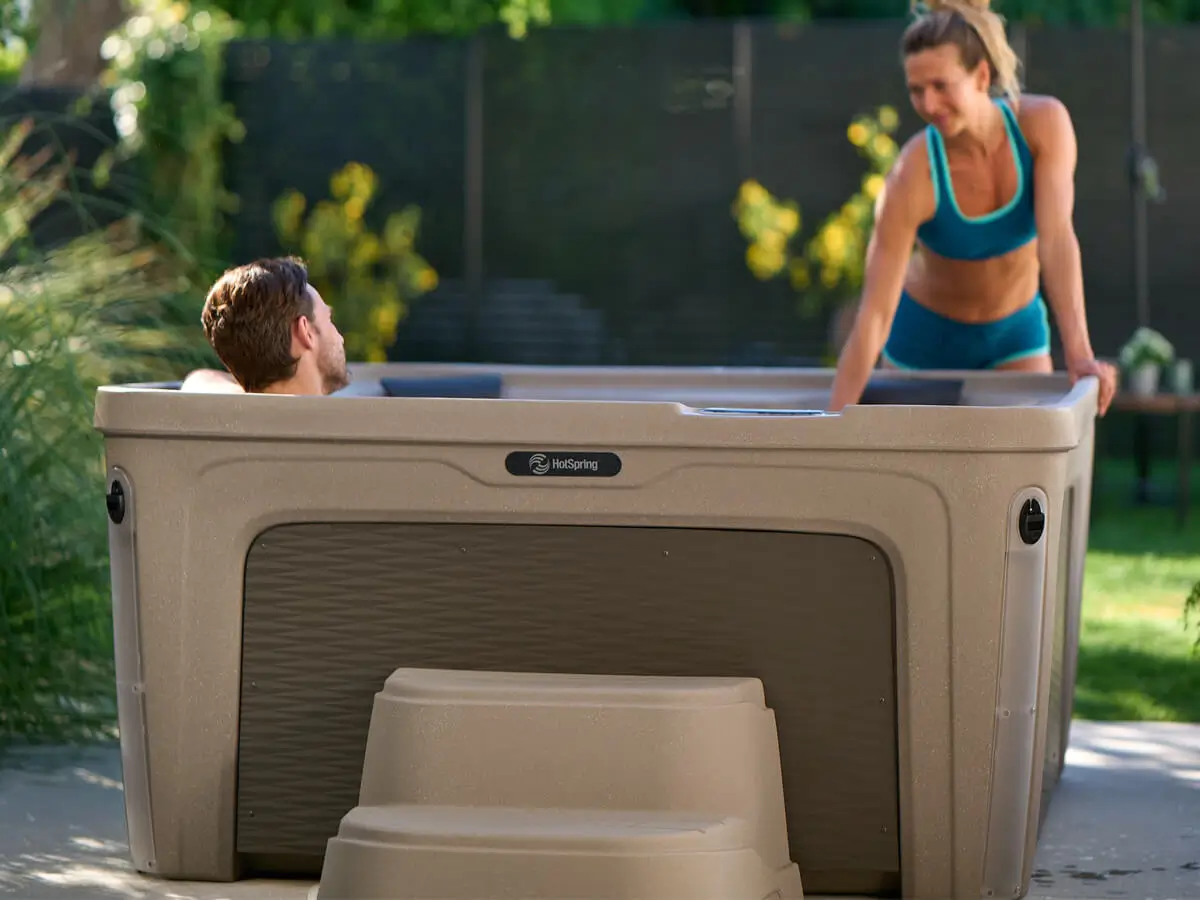 Hot Spring Ffc Azure Man In Spa Woman Touching Water 4x3 1200x900 1